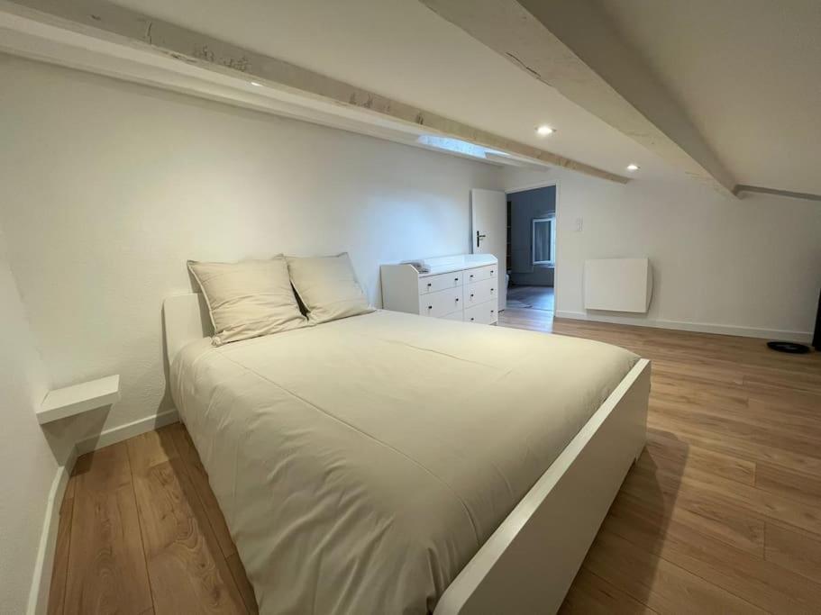 Ferienwohnung Duplex Sous Les Toits Riez Exterior foto